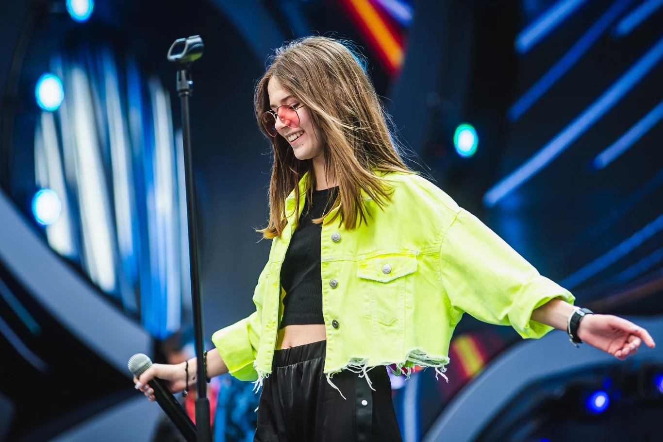 Młoda wokalistka wzbudza także kontrowersje. Często internauci zarzucają jej, że jest zbyt wyzywająca. "Bardziej wypiąć się nie dało?", "takich gaci urwanych bym nie ubrała", "Spójrzcie sobie ją na początku the voice kids a teraz. Widać idealny przykład co odwalą ludziom od kasy", "ogarnij się, masz 14 lat, a nie 19" - to przykład i tak łagodniejszych wpisów pod jednym z jej zdjęć. 