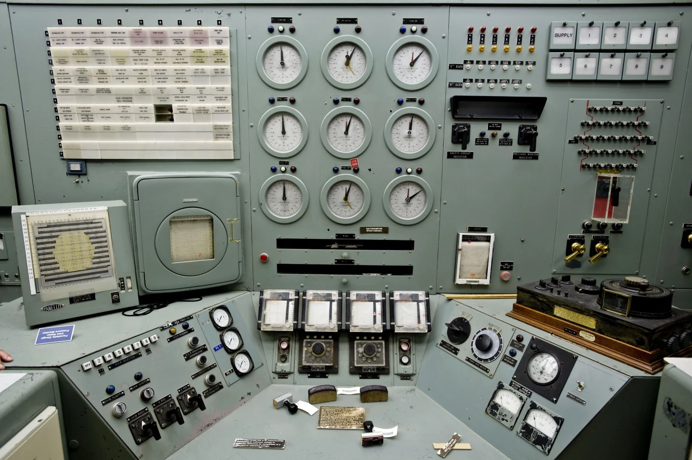Centralny panel sterowania reaktorem B w Hanford Centralny panel sterowania reaktorem B w Hanford