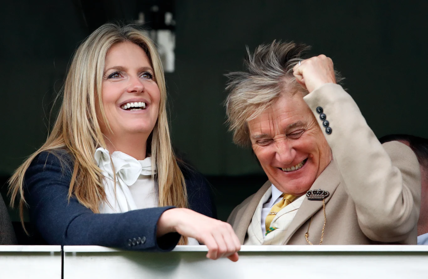 W listopadzie 2005 r. urodził się Alastair Wallace, a lutym 2011 r. Aiden Patrick. Wówczas Penny była już oficjalnie żoną Roda Stewarta - ślub wzięli w czerwcu 2007 r. w La Cervara w pobliżu Portofino (Włochy). Wokalista stanowczo podkreślał, że to małżeństwo będzie trwać "do końca jego życia". Penny Lancaster i Rod Stewart - marzec 2019 r.