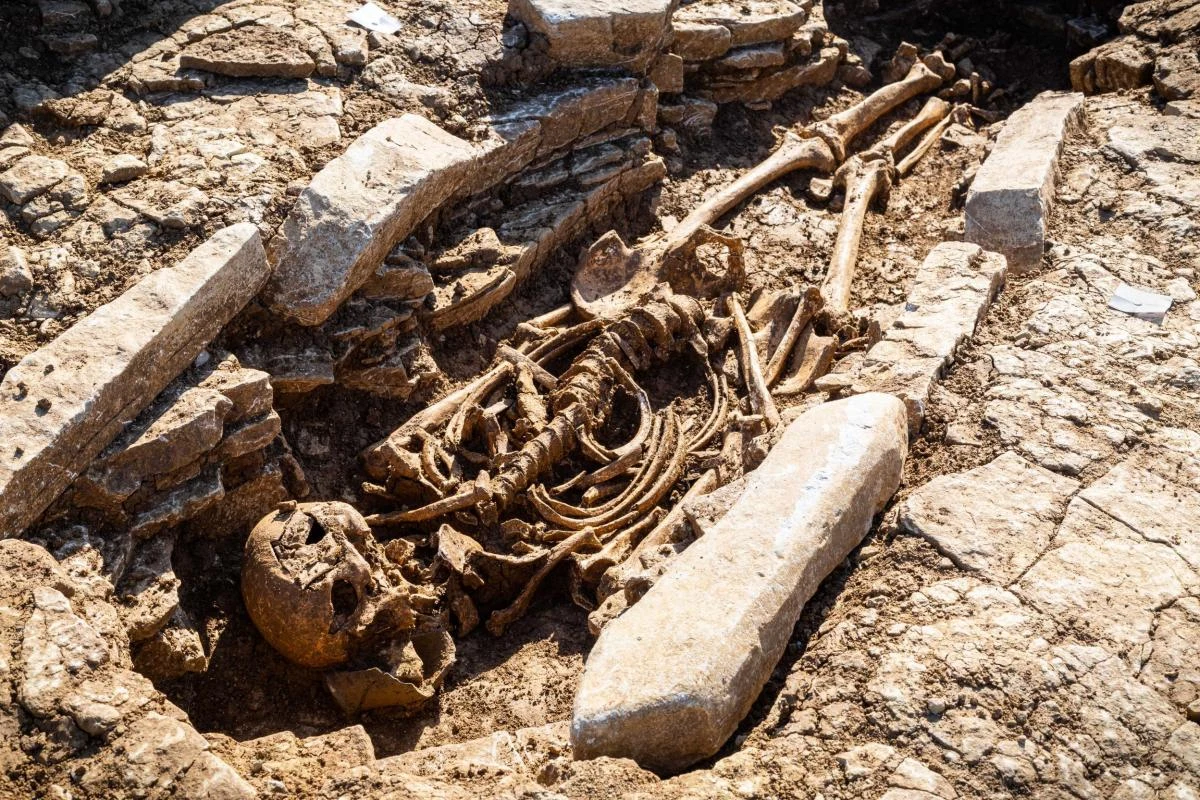 Archeologowie nie mogli uwierzyć w rozmiar odkrycia. Wykopano aż 50 grobów z czasów starożytnego Rzymu Archeologowie nie mogli uwierzyć w rozmiar odkrycia. Wykopano aż 50 grobów z czasów starożytnego Rzymu