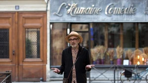 Elia Suleiman w scenie z filmu "Tam gdzieś musi być niebo"