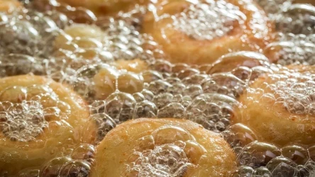 Co zrobić z olejem po smażeniu pączków?