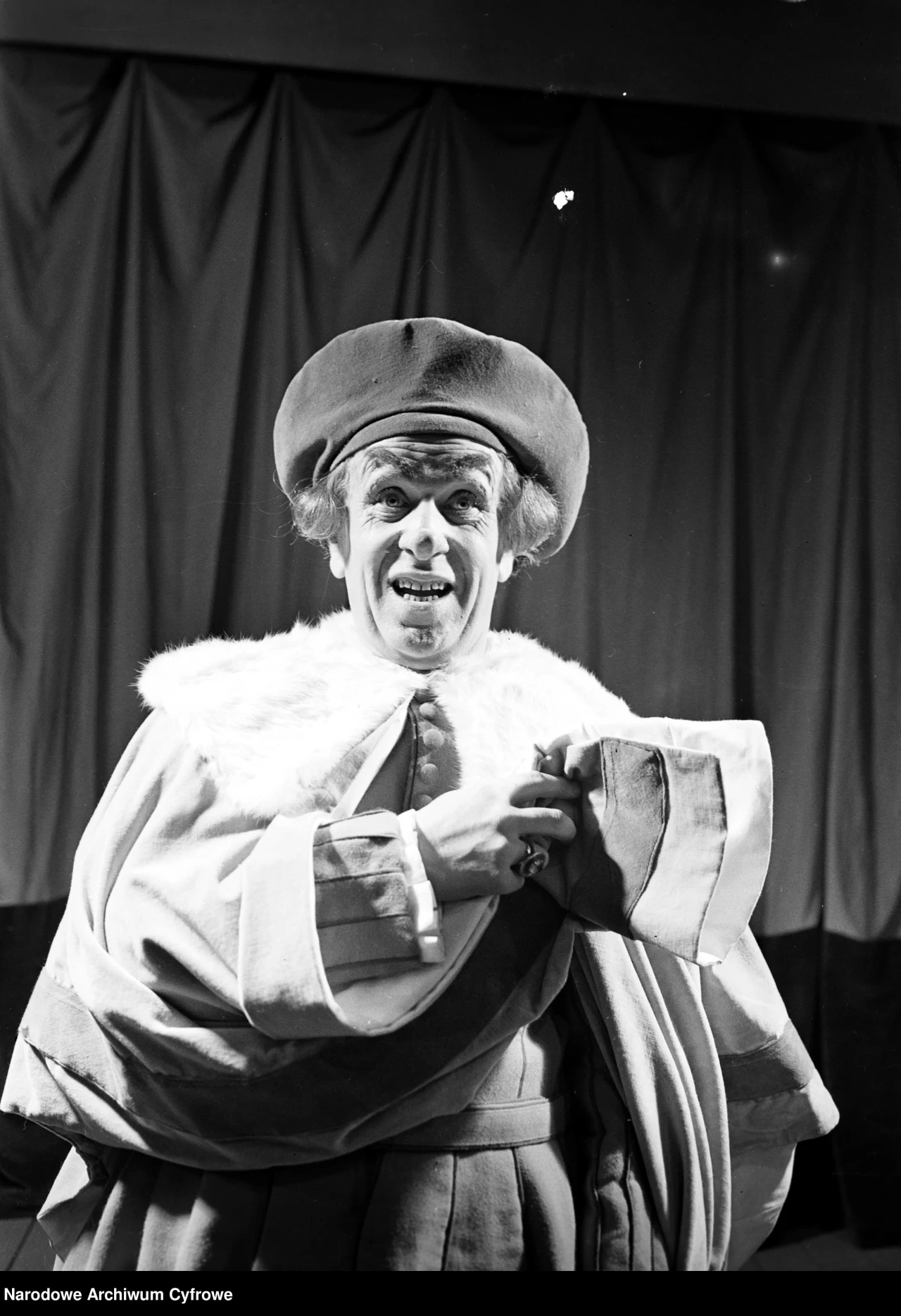 Wacław Kowalski w przedstawieniu Teatru Młodej Warszawy /domena publiczna/