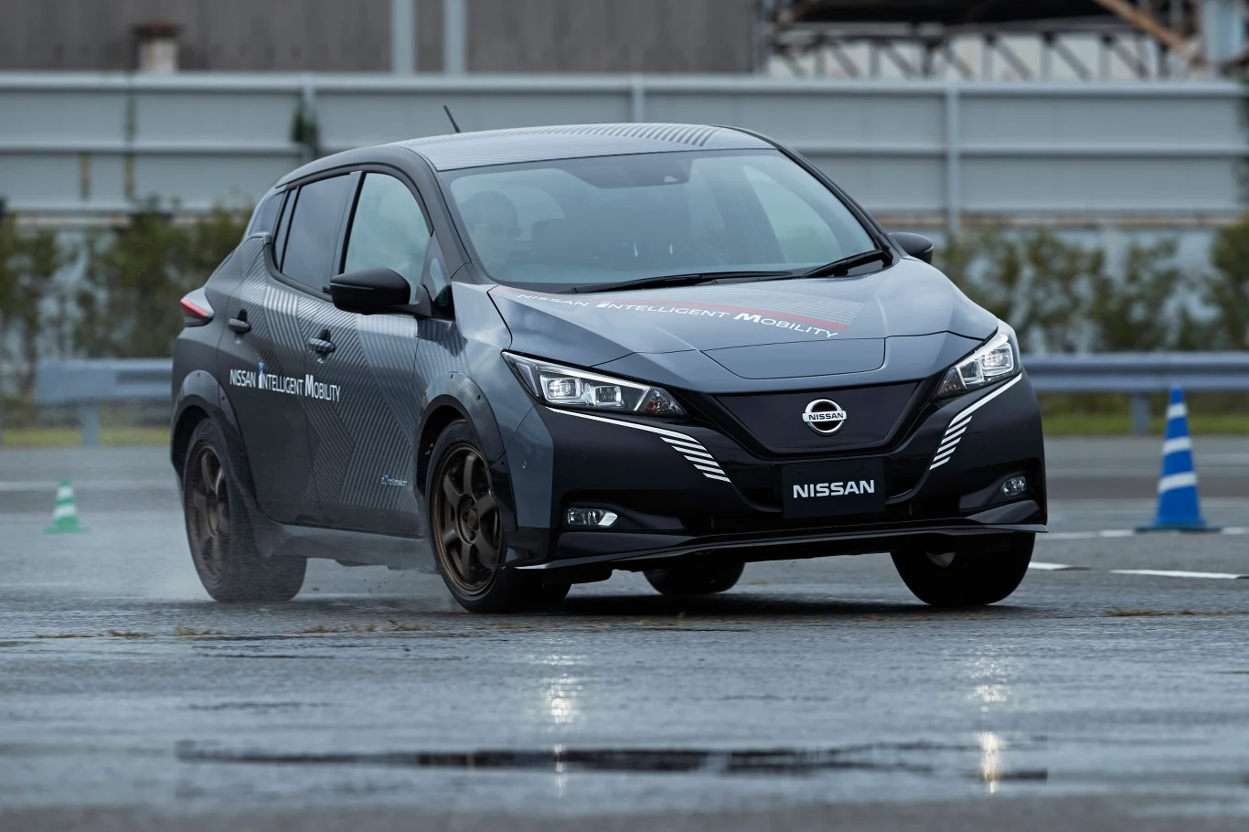 Nissan Arya Concept z układem e-4ORCE Nissan Arya Concept z układem e-4ORCE
