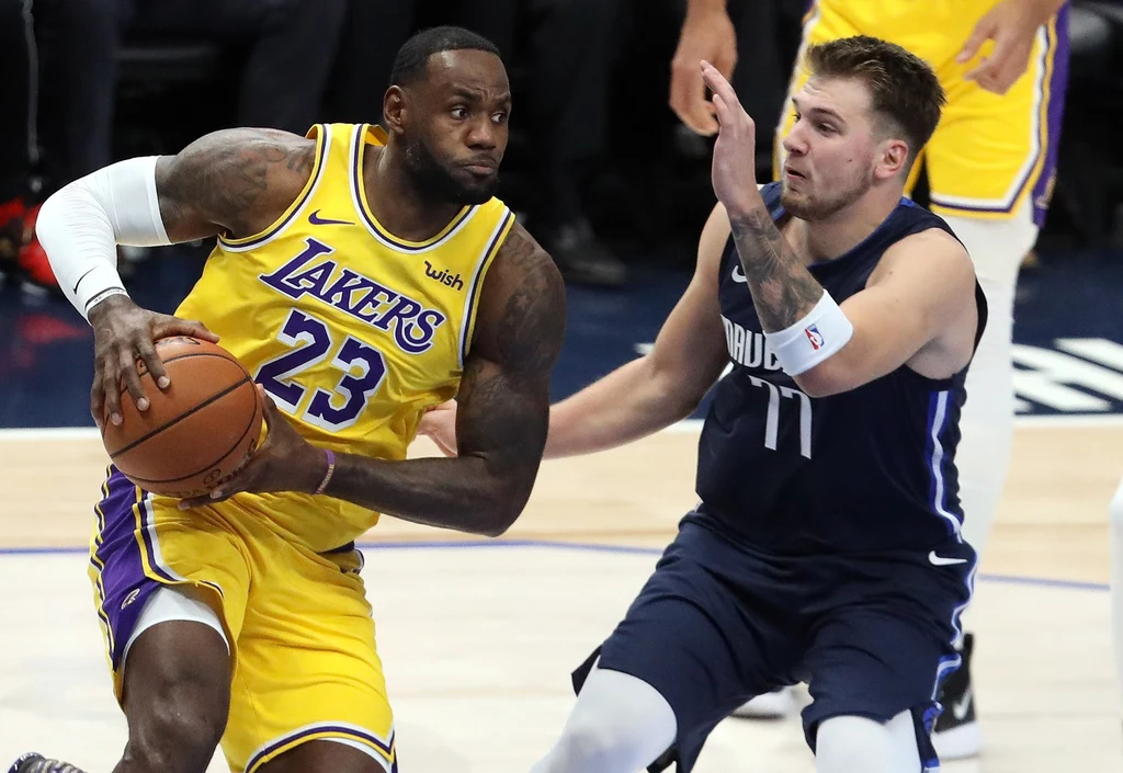 LeBron James (z lewej) i Luka Donczić LeBron James (z lewej) i Luka Donczić