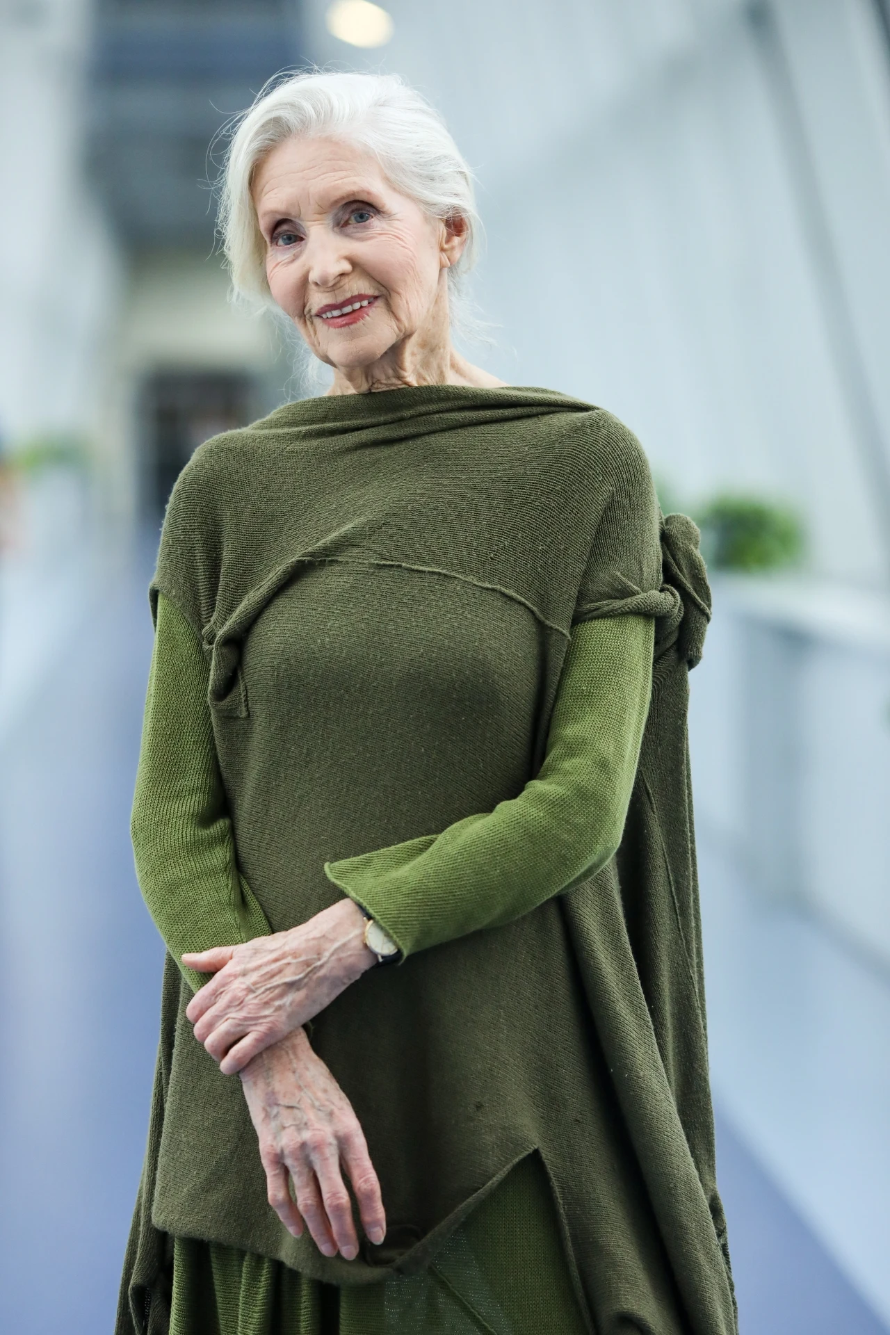 Helena Norowicz to urodzona w 1934 roku wybitna aktorka filmowa i teatralna. Przez większość kariery była związana z Teatrem Studio, obecnie występuje m.in. w Teatrze Syrena.