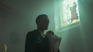 Bartosz Bielenia w scenie z "Bożego Ciała"