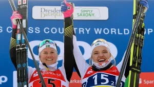 Linn Svahn (z lewej) i Maja Dahlqvist w geście triumfu 