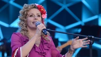 W 2012 roku wokalistka została trenerką w programie "Bitwa na głosy", gdzie poprowadziła chór złożony z łodzian. Sama zaś, w finale show, zaprezentowała utwór "Ocaleni", z którym wystąpiła później na festiwalu w Opolu. Kompozycja zwiastowała pierwszy solowy album Kuszyńskiej - "Ocalona", który ukazał się 12 czerwca 2012 roku.