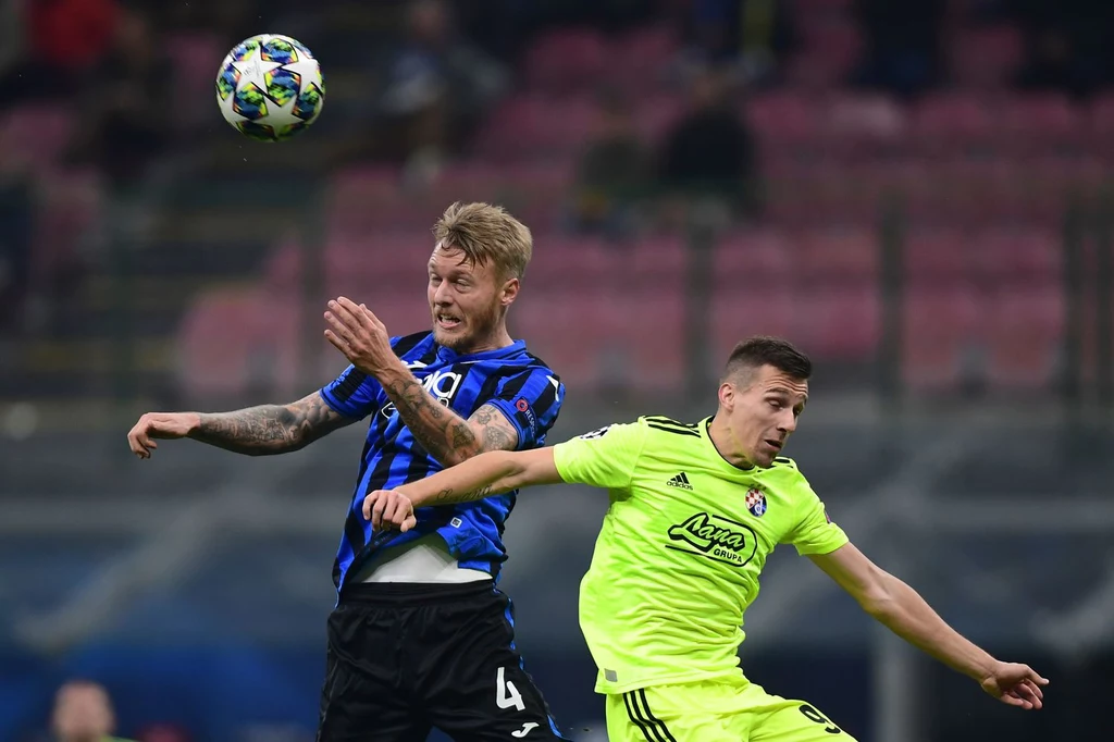 Simon Kjaer (z lewej)