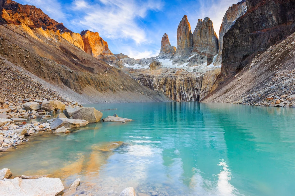 Tzw. "Wieże Paine" należące do masywu Torres del Paine w Chile zachwycają kształtem Tzw. "Wieże Paine" należące do masywu Torres del Paine w Chile zachwycają kształtem