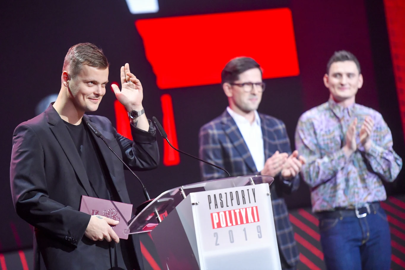 Błażej Król, w tle Bartek Chaciński ("Polityka") i Dawid Podsiadło