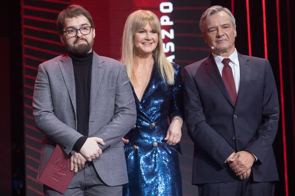 14 stycznia Grażyna Torbicka poprowadziła tegoroczne rozdanie Paszportów „Polityki”. Wielka gala odbyła się w Teatrze Polskim w Warszawie, a wśród gości pojawili się najznamienitsi przedstawiciele różnych dziedzin sztuki. Uroczyste wydarzenie wymaga od gości odpowiedniego ubioru, a więc na czerwonym dywanie nie brakowało eleganckich stylizacji. 14 stycznia Grażyna Torbicka poprowadziła tegoroczne rozdanie Paszportów „Polityki”. Wielka gala odbyła się w Teatrze Polskim w Warszawie, a wśród gości pojawili się najznamienitsi przedstawiciele różnych dziedzin sztuki. Uroczyste wydarzenie wymaga od gości odpowiedniego ubioru, a więc na czerwonym dywanie nie brakowało eleganckich stylizacji.