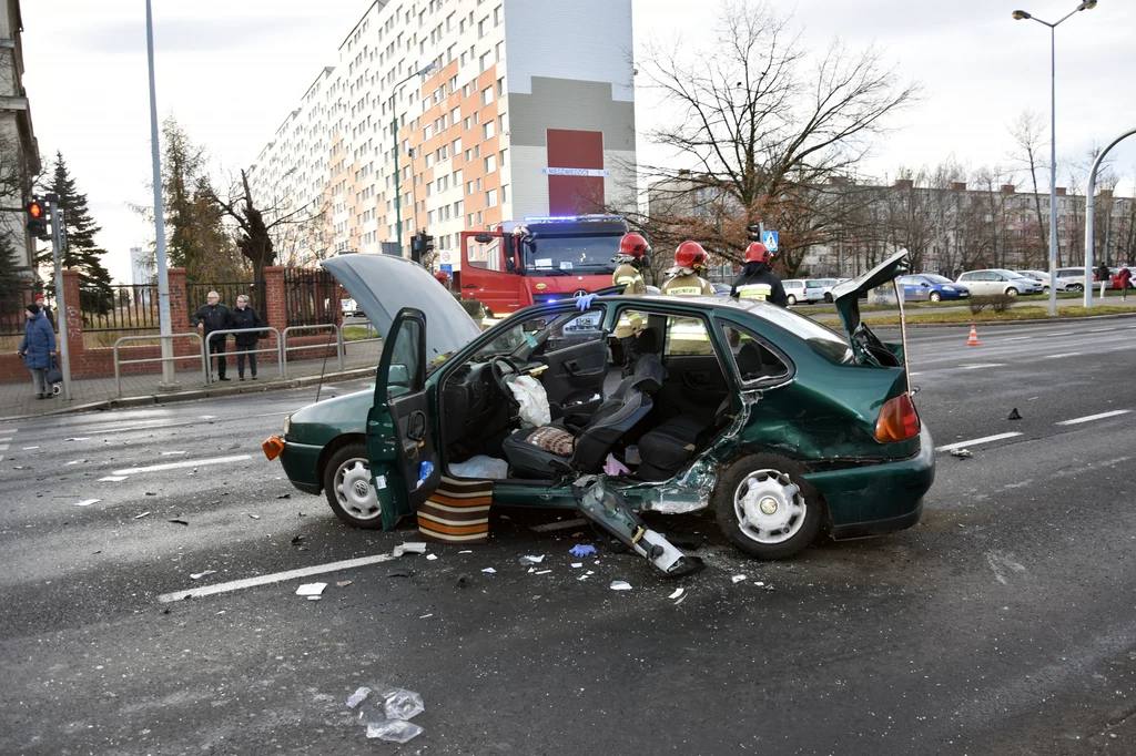 W tym, spowodowanym przez pijanego kierowcę, wypadku trzy osoby zostały ranne