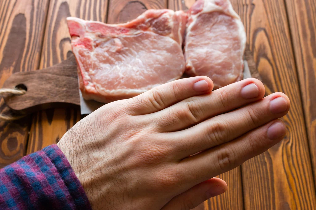 Zbyt duże spożycie produktów mięsnych ma niekorzystny wpływ na zdrowie człowieka Zbyt duże spożycie produktów mięsnych ma niekorzystny wpływ na zdrowie człowieka