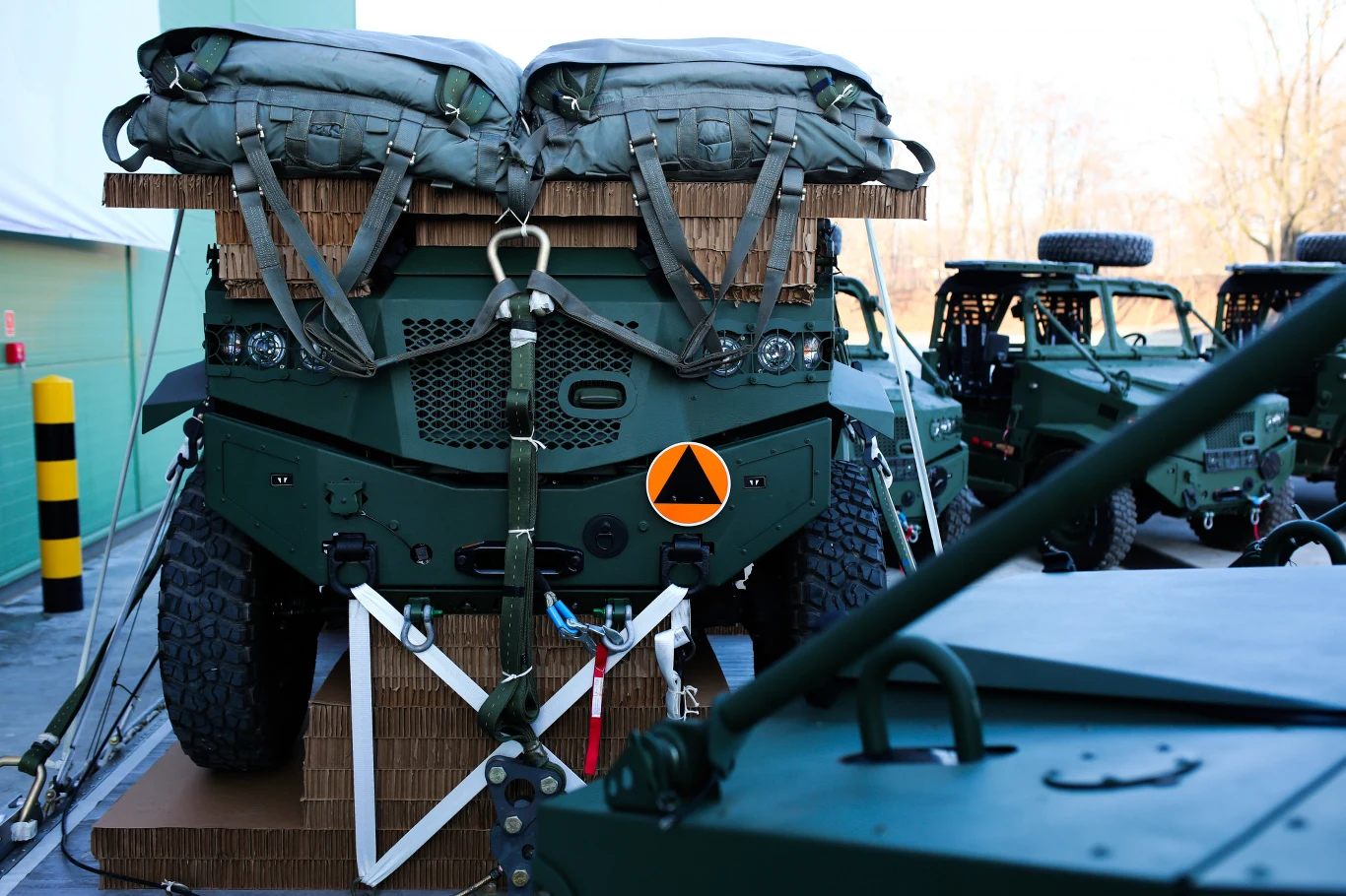 W ramach opcji będzie możliwy zakup 25 kolejnych samochodów i 55 przyczep. Będzie to kosztowało dodatkowe 15,677 mln zł. W ramach opcji będzie możliwy zakup 25 kolejnych samochodów i 55 przyczep. Będzie to kosztowało dodatkowe 15,677 mln zł.