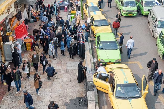 Iran ma problemy z produkcją benzyny. Na zdj. Teheran