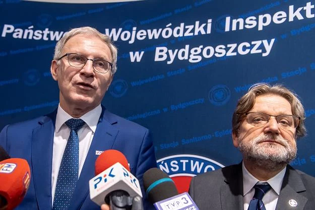 Główny Inspektor Sanitarny Jarosław Pinkas (P) i przew. komisji zdrowia poseł Tomasz Latos (L)