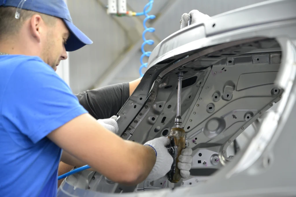 Motoryzacja zmniejsza produkcję. Problemem brak chipów 