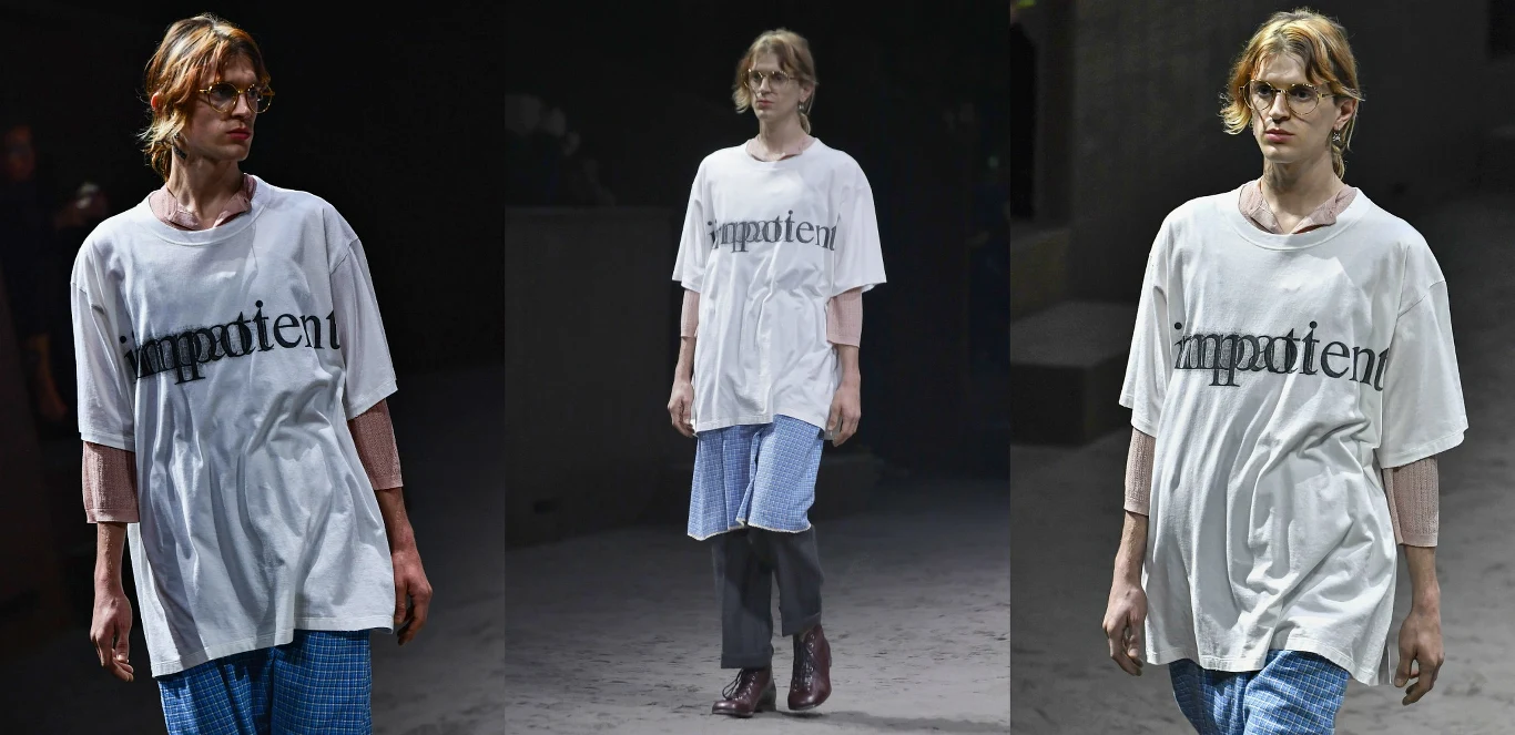 Model prezentujący kontrowersyjną koszulkę podczas pokazu kolekcji Gucci Model prezentujący kontrowersyjną koszulkę podczas pokazu kolekcji Gucci