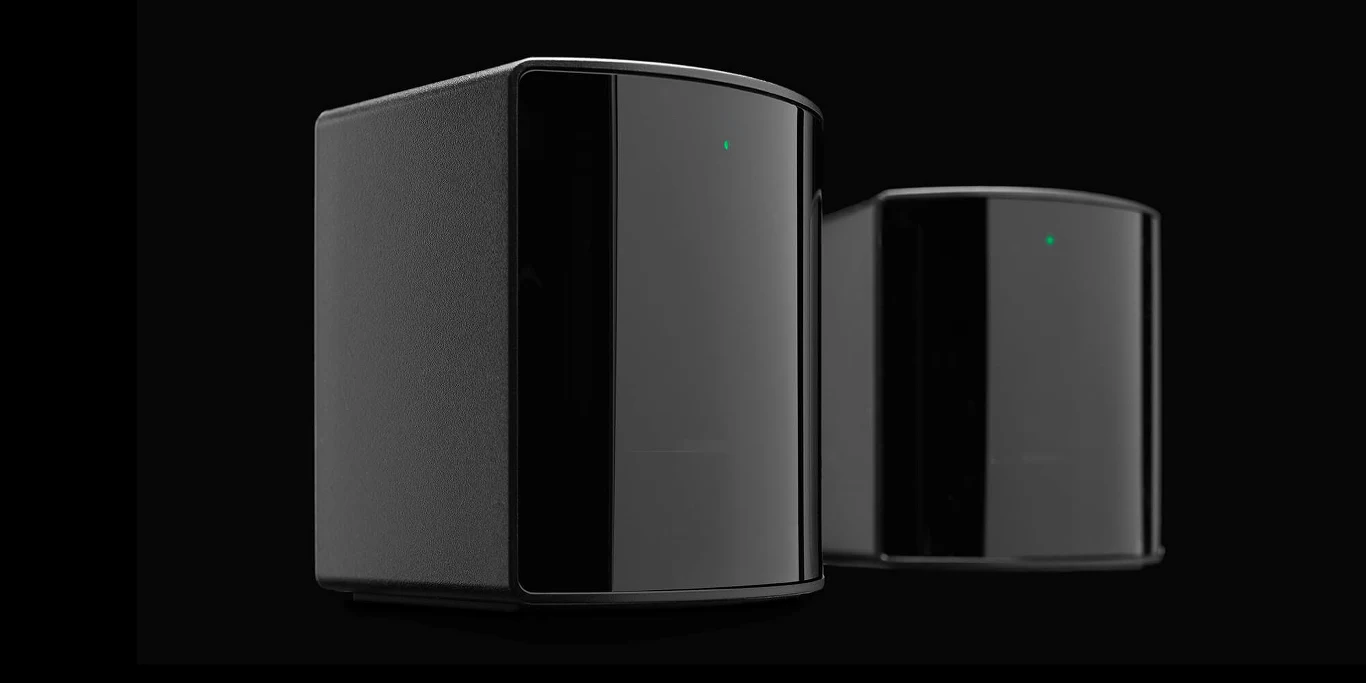 To przekłada się na podwójne ekrany RGB LCD z rozdzielczością 1440 × 1600 na oko (HTC Vive ma jeden panel 2160 × 1200, a Oculus Rift S - 2560 × 1440), oba oferujące odświeżanie nawet w 144Hz (90Hz w Vive, 80 w Oculus Rift S). Pole widzenia poprawiono o 20 stopni względem HTC Vive.