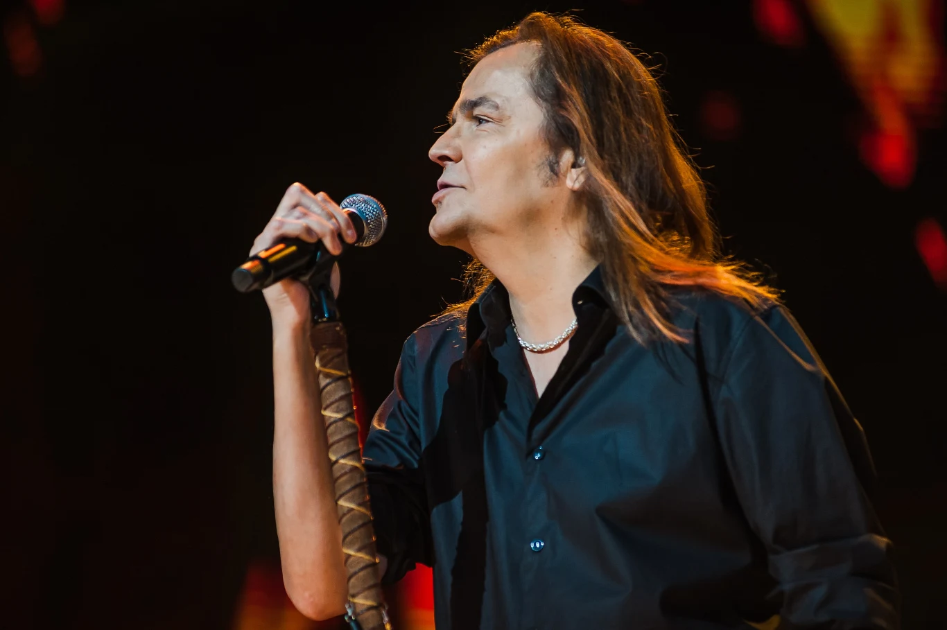 Robert Gawliński z zespołem przypomina płytę "Wilki" Robert Gawliński z zespołem przypomina płytę "Wilki"