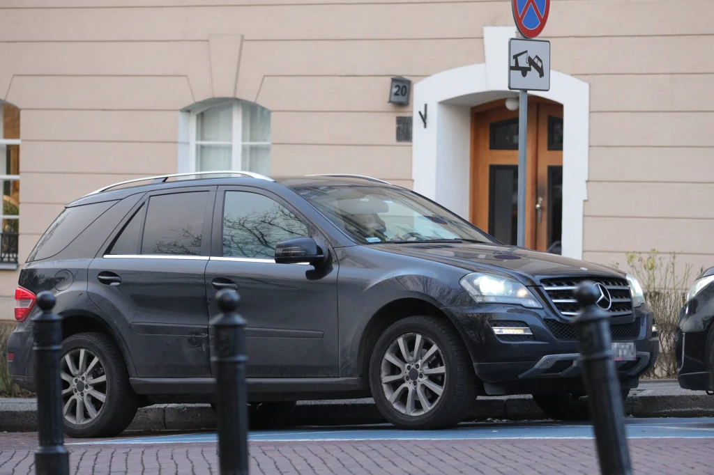 Weronika Rosati parkuje na miejscu dla niepełnosprawnych Weronika Rosati parkuje na miejscu dla niepełnosprawnych
