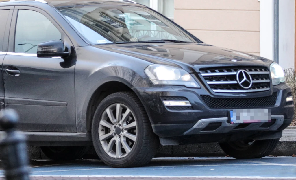 Weronika Rosati parkuje na miejscu dla niepełnosprawnych