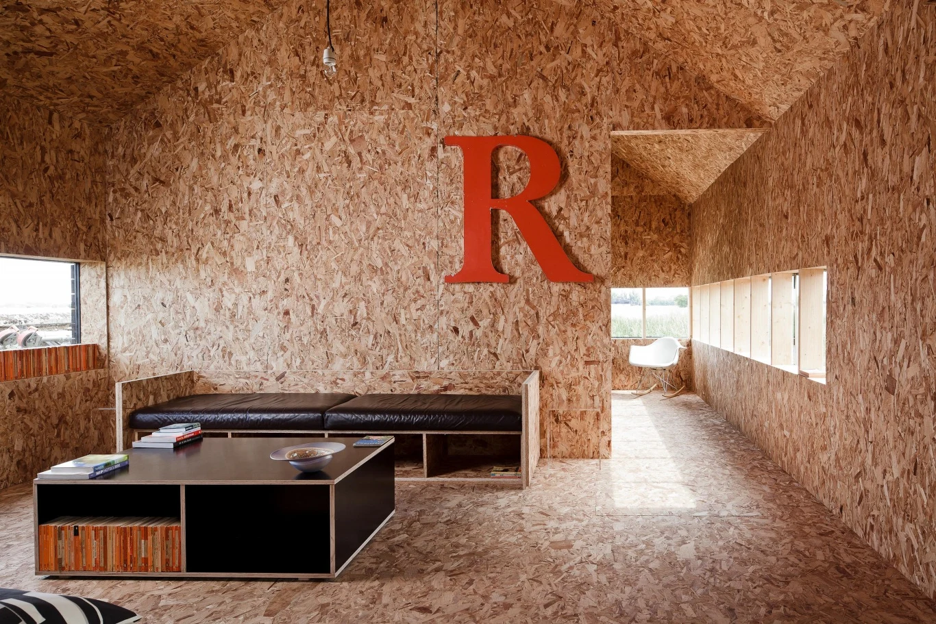 32.000 funtów - czyli około 150 tysięcy złotych. W tej kwocie zamknął się koszt inwestycji. A pamiętajmy, że mówimy tu o rynku brytyjskim, gdzie ceny projektów, materiałów i roboczogodzin wykonawców są jednak o wiele wyższe. 32.000 funtów - czyli około 150 tysięcy złotych. W tej kwocie zamknął się koszt inwestycji. A pamiętajmy, że mówimy tu o rynku brytyjskim, gdzie ceny projektów, materiałów i roboczogodzin wykonawców są jednak o wiele wyższe.