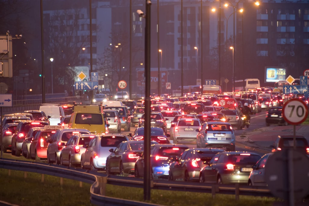 Krakowska codzienność. Miasto od lat robi wszystko, by było tylko gorzej