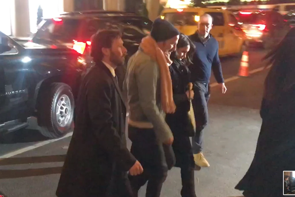 Meghan z ochroniarzami, zdj. z lutego 2019 roku Meghan z ochroniarzami, zdj. z lutego 2019 roku