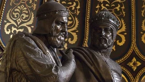 Pomnik Mieszka I i Bolesława Chrobrego we wnętrzu katedry poznańskiej