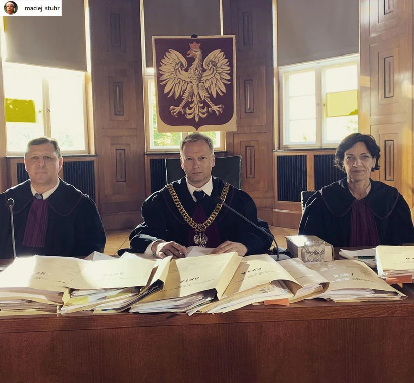 Aktor wystąpił także w jednym z odcinków popularnego niemieckiego serialu ARD "Telefon 110", wcielając się w "polskiego, prawicowego (!) sędziego ze Szczecina" - jak Stuhr opisał swego bohatera we wpisie na Facebooku.

Odcinek, zatytułowany "Śmierć dziennikarza", obejrzało prawie 7 milionów widzów. Nie wiadomo jeszcze, czy produkcję pokaże jakakolwiek polska stacja.