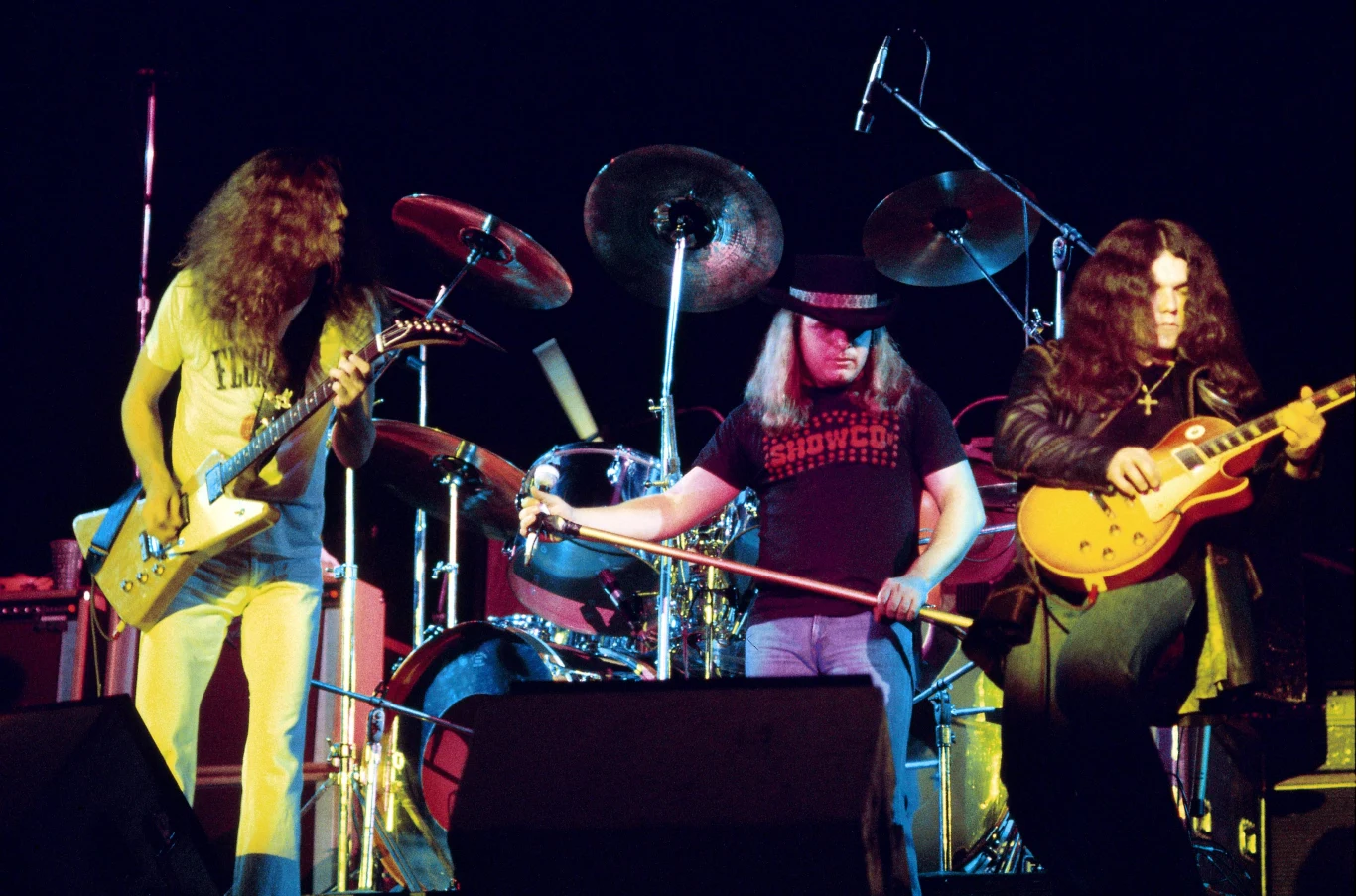 Do Lynyrd Skynyrd dołączył zaledwie dwa tygodnie po założeniu grupy przez Ronniego Van Zanta i Gary'ego Rossingtona. Do zespołu należeli wtedy również Bob Burns i Larry Junstrom. Młodzi muzycy wiedzieli, że Allen ma własny sprzęt, dlatego postanowili zaproponować mu dołączenie do nich. Van Zant i Burns mieli reputację chuliganów, więc kiedy Collins zobaczył ich na podjeździe swojego domu, wsiadł na rower, odjechał spory kawałek, a potem ukrył się na drzewie. W końcu jednak dogadali się i Allen został gitarzystą zespołu, działającego wtedy pod nazwą The One Percent. Do Lynyrd Skynyrd dołączył zaledwie dwa tygodnie po założeniu grupy przez Ronniego Van Zanta i Gary'ego Rossingtona. Do zespołu należeli wtedy również Bob Burns i Larry Junstrom. Młodzi muzycy wiedzieli, że Allen ma własny sprzęt, dlatego postanowili zaproponować mu dołączenie do nich. Van Zant i Burns mieli reputację chuliganów, więc kiedy Collins zobaczył ich na podjeździe swojego domu, wsiadł na rower, odjechał spory kawałek, a potem ukrył się na drzewie. W końcu jednak dogadali się i Allen został gitarzystą zespołu, działającego wtedy pod nazwą The One Percent.