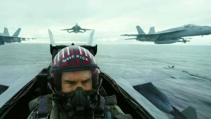 Tom Cruise w scenie z filmu "Top Gun Maverick"
