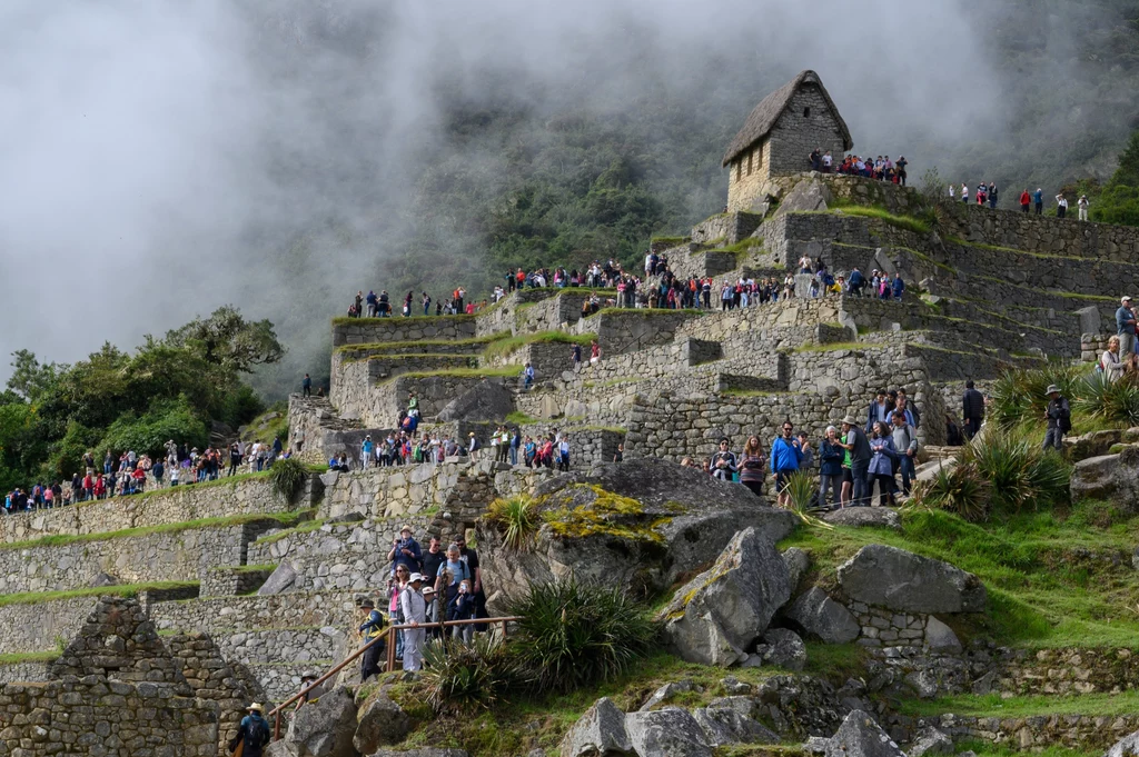 Machu Picchu odwiedza co roku mnóstwo turystów. Nie wszyscy potrafią się zachować...