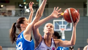 Laura Miskiniene w meczu z Perfumerias Avenida