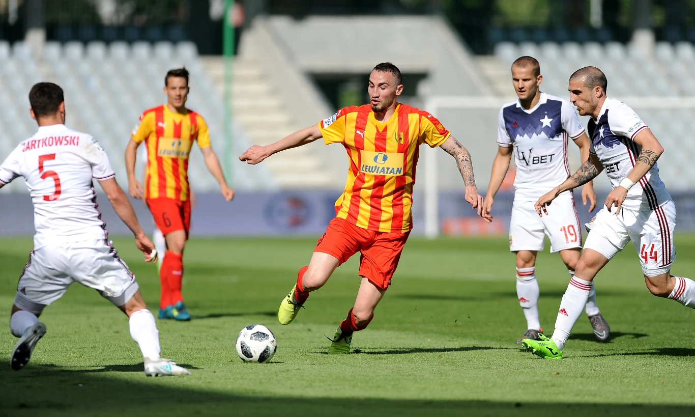 Na pierwszym planie od lewej: Jakub Bartkowski, Nika Kaczarawa, Tomasz Cywka, Fran Velez