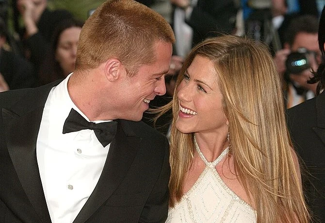 Jennifer Aniston i Brad Pitt w 2004 roku Jennifer Aniston i Brad Pitt w 2004 roku
