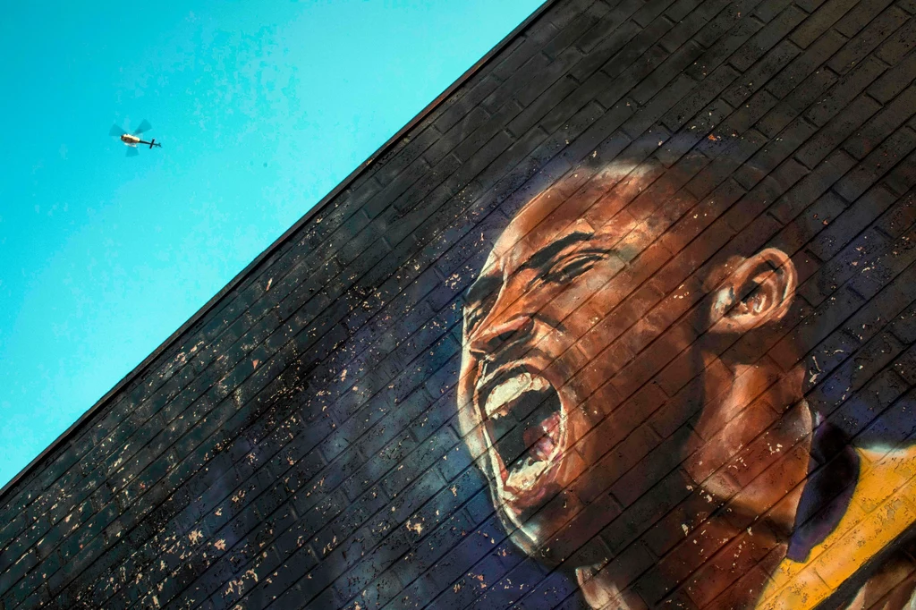 Kobe Bryant spłonął w katastrofie helikoptera. Na muralu zostanie już na zawsze Kobe Bryant spłonął w katastrofie helikoptera. Na muralu zostanie już na zawsze
