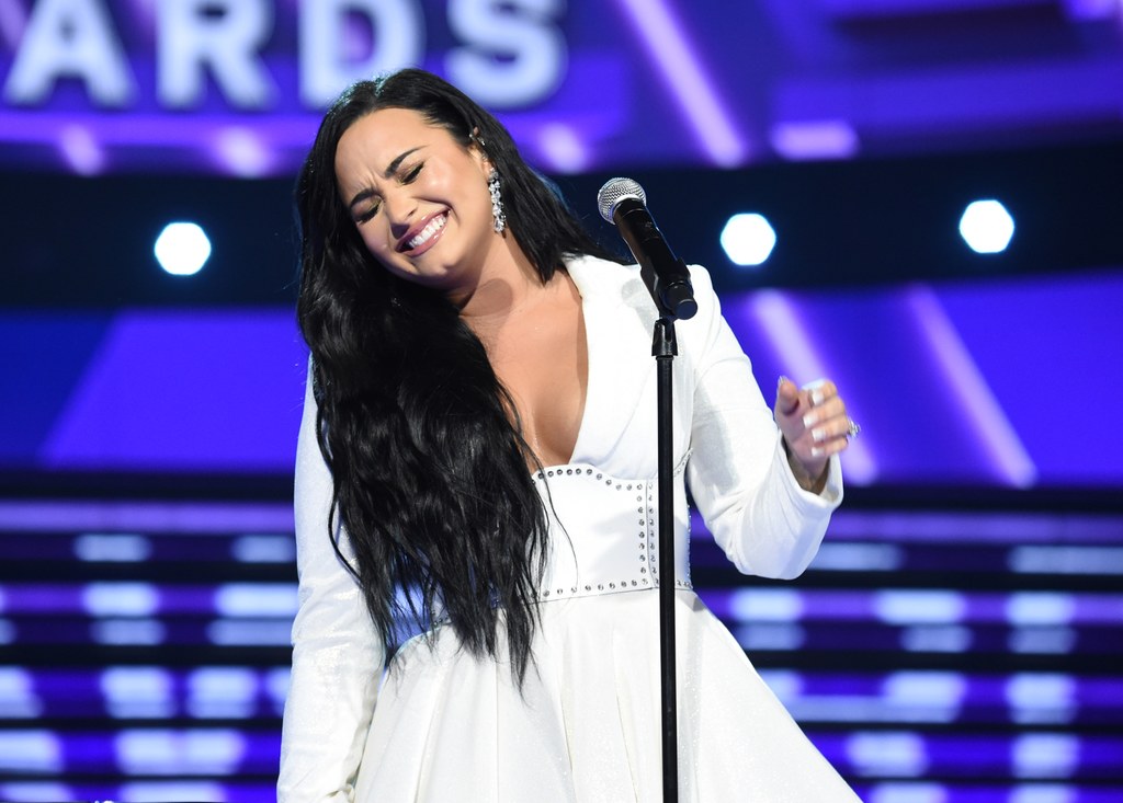 Demi Lovato na scenie Grammy 2020