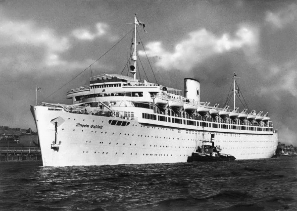 "Wilhelm Gustloff" był flagowym statkiem organizacji Kraft durch Freude. Podczas wojny służył jako hulk i transportowiec wojska