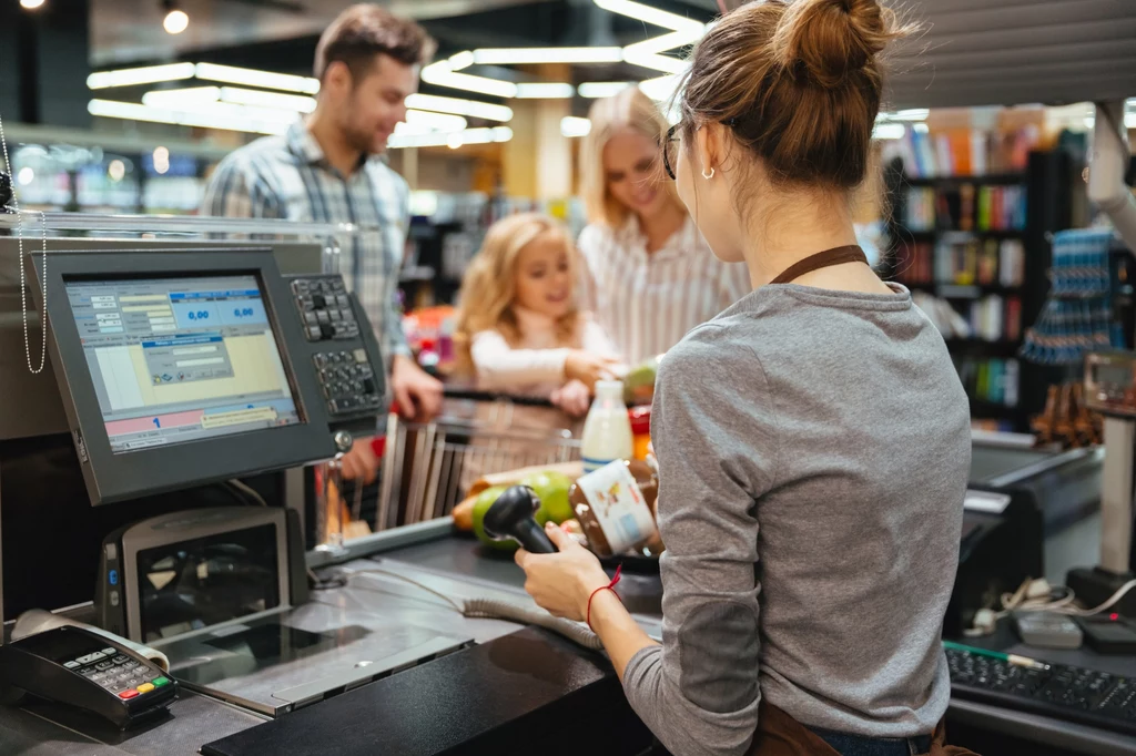 Gdzie kasjer zarabia najwięcej? Lidl jest liderem