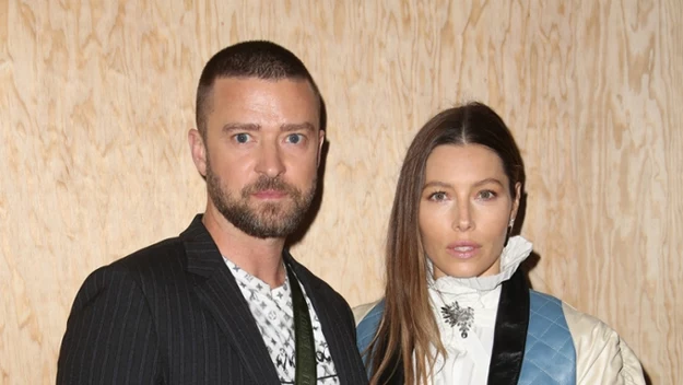 Początkowo Jessica Biel czuła się upokorzona tym, co miał zrobić jej mąż. W końcu jednak postanowiła uwierzyć w jego wersję wydarzeń. 

Okazuje się jednak, że związek popularnej pary wcale nie jest doskonały, pojawiły się kolejne kłopoty. Justin Timberlake i Jessica Biel zaczęli się regularnie kłócić. 

W końcu wspólnie doszli do wniosku, że dla dobra ich synka, Silasa Randalla, powinni wybrać się na terapię małżeńską. 

Myślicie, że to pomoże przywrócić harmonię w ich relacji? 