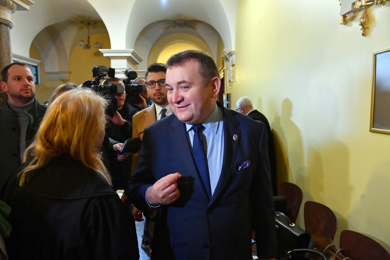 Stanisław Gawłowski na korytarzu Sądu Okręgowego w Szczecinie Stanisław Gawłowski na korytarzu Sądu Okręgowego w Szczecinie