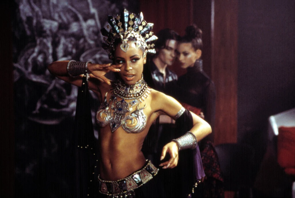 Aaliyah rozpoczynała też karierę aktorską. Tu w filmie "Queen of the damned" 