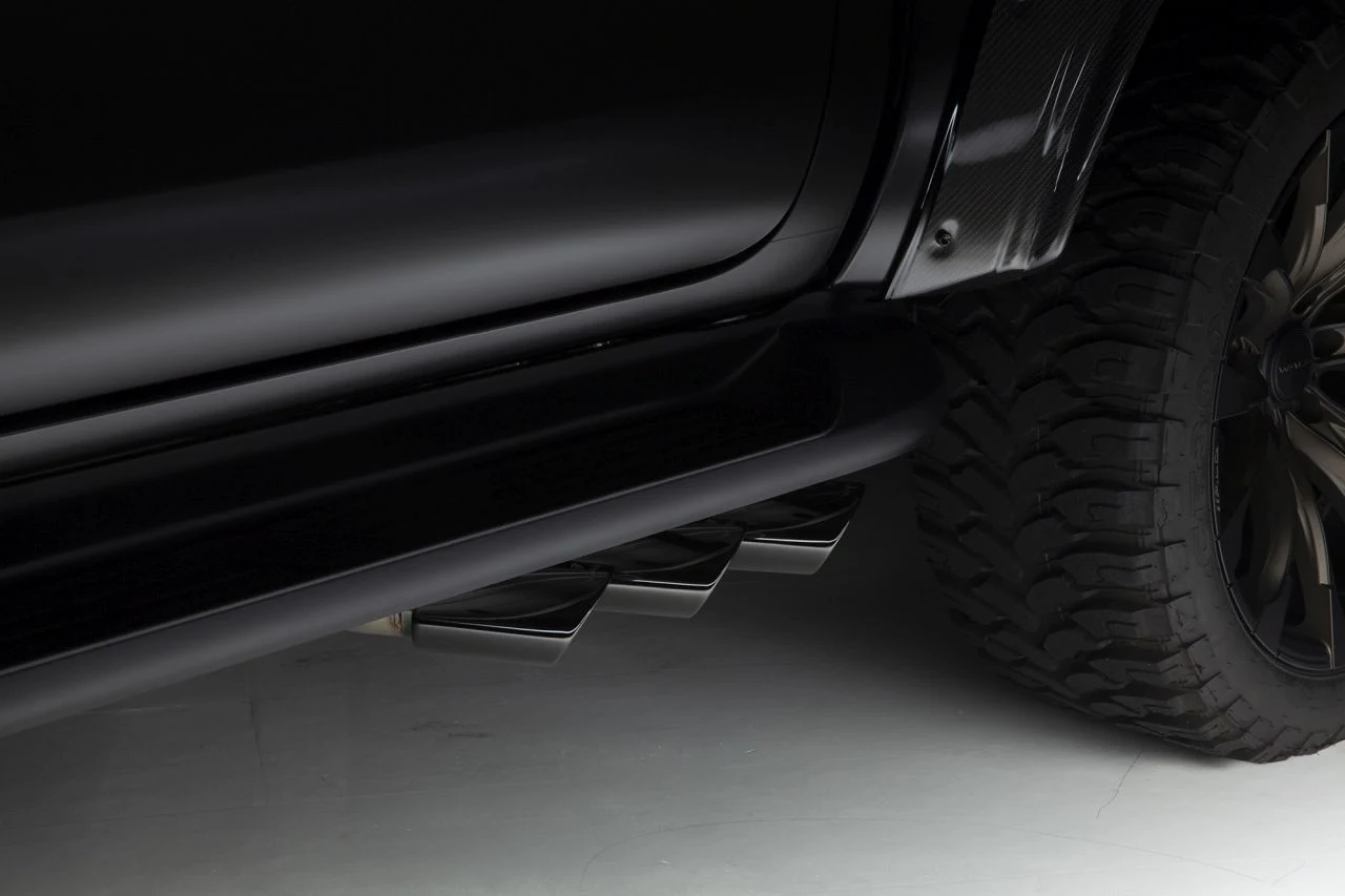 Toyota Hilux Black Bison