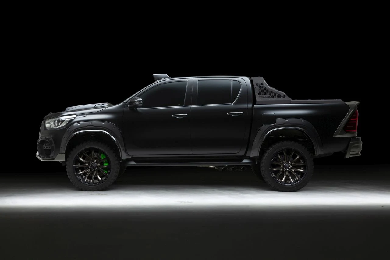Toyota Hilux Black Bison