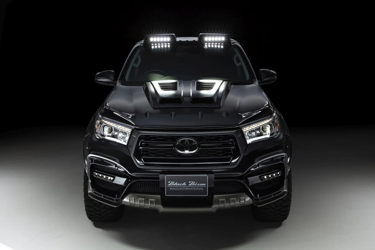 Toyota Hilux Black Bison