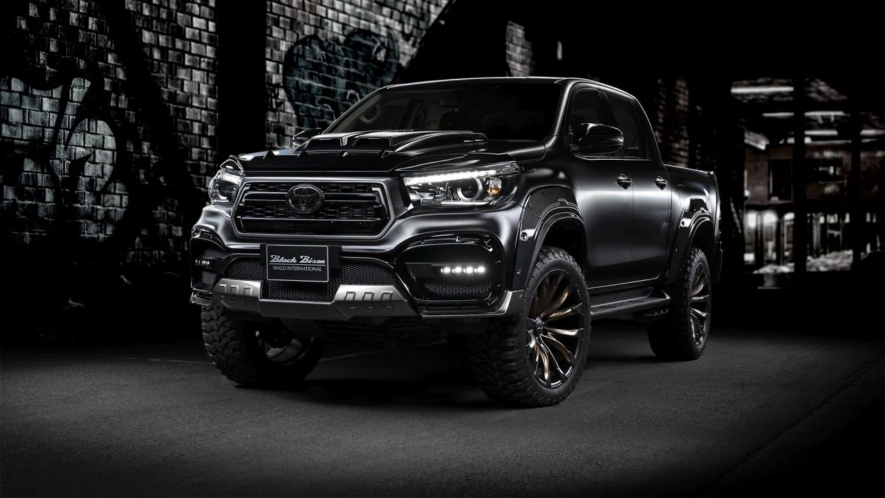 Toyota Hilux Black Bison